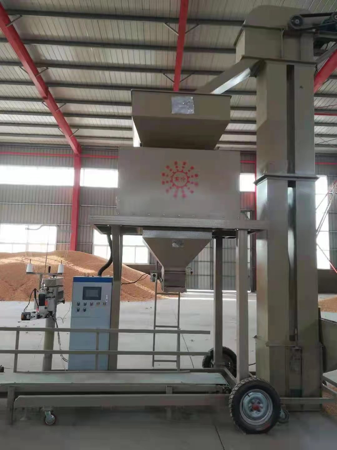 膠州市里岔鎮(zhèn)陡嶺后村包裝秤使用現(xiàn)場